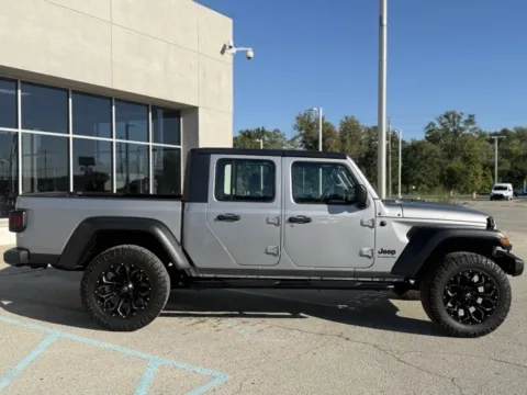 Photos of 2020 Jeep Gladiator Sport for sale in Indianapolis, IN at Indy Luxury Motorsports