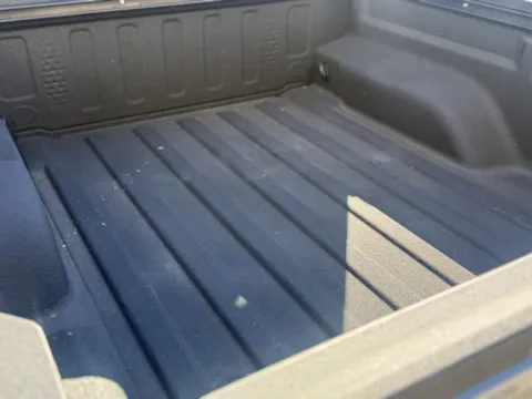 More photos of 2020 Jeep Gladiator Sport at Indy Luxury Motorsports, IN