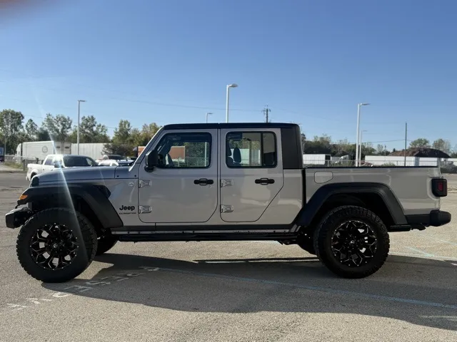 2020 Jeep Gladiator Sport photo 3