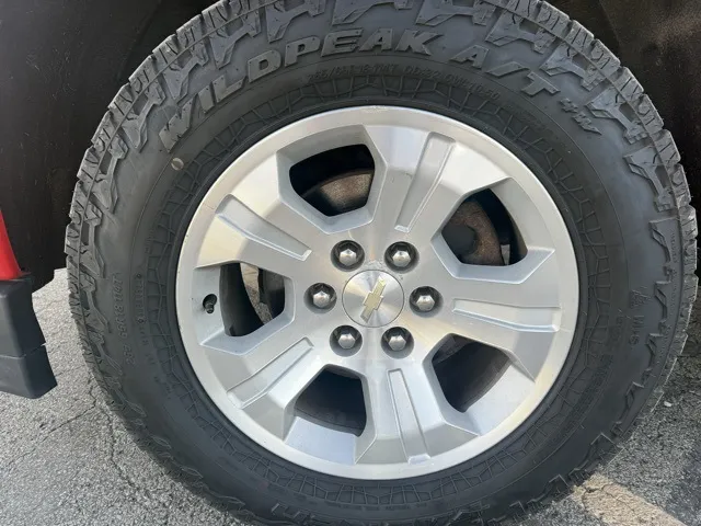 2017 Chevrolet Silverado 1500 LT photo 3