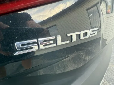 More photos of 2021 Kia Seltos S at Indy Luxury Motorsports, IN