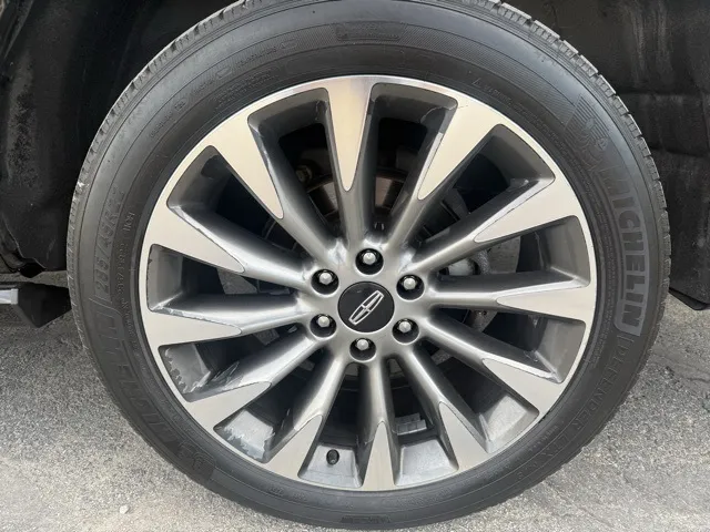 2018 Lincoln Navigator Select photo 3