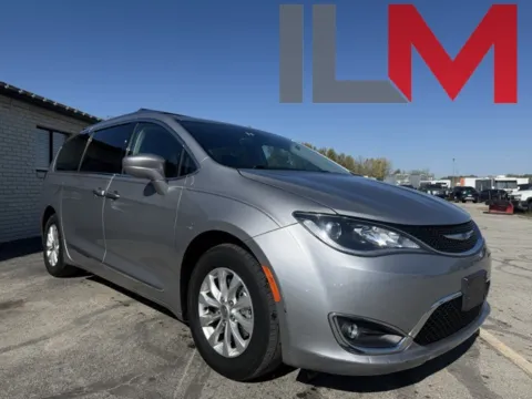 Silver 2018 Chrysler Pacifica Touring L for sale in Indianapolis, IN
