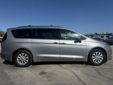 Photos of 2018 Chrysler Pacifica Touring L for sale in Indianapolis, IN at Indy Luxury Motorsports