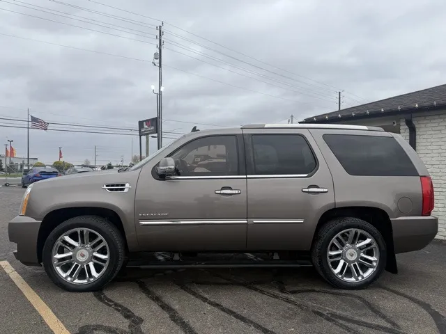 2012 Cadillac Escalade Platinum photo 3