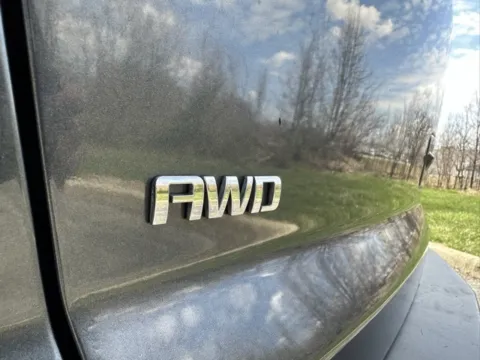 More photos of 2011 Chevrolet Traverse 2LT at Indy Luxury Motorsports, IN