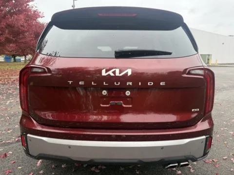 More photos of 2023 Kia Telluride S at Indy Luxury Motorsports, IN