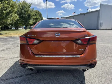 More photos of 2020 Nissan Altima 2.5 SR at Indy Luxury Motorsports, IN
