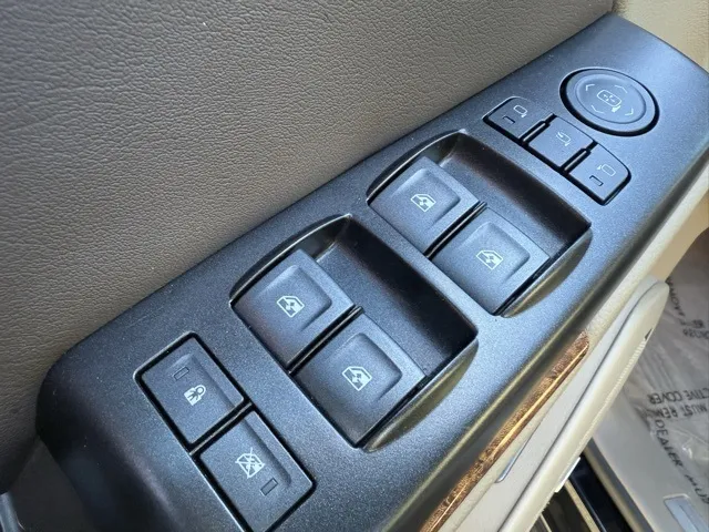 2020 Chevrolet Suburban Premier photo 3