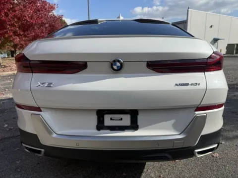 More photos of 2022 BMW X6 xDrive40i at Indy Luxury Motorsports, IN