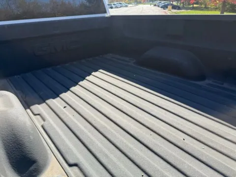 More photos of 2018 GMC Sierra 2500HD SLT at Indy Luxury Motorsports, IN