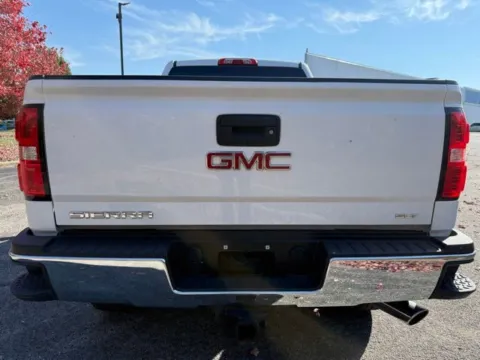 More photos of 2018 GMC Sierra 2500HD SLT at Indy Luxury Motorsports, IN