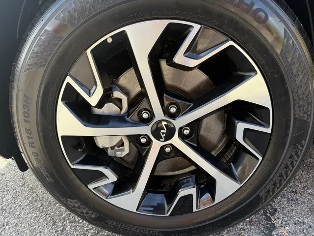 2024 Kia Sportage EX photo 3