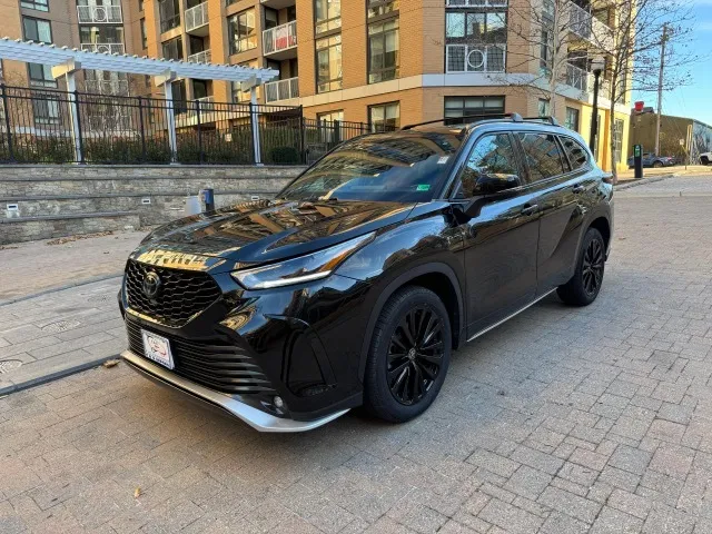 Black 2024 TOYOTA HIGHLANDER XSE for sale in Arlington, VA