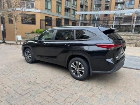 More photos of 2023 TOYOTA HIGHLANDER XLE at C&G Imports, VA