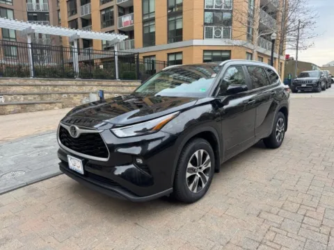 Black 2023 TOYOTA HIGHLANDER XLE for sale in Arlington, VA