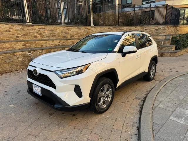 2022 TOYOTA RAV4 XLE