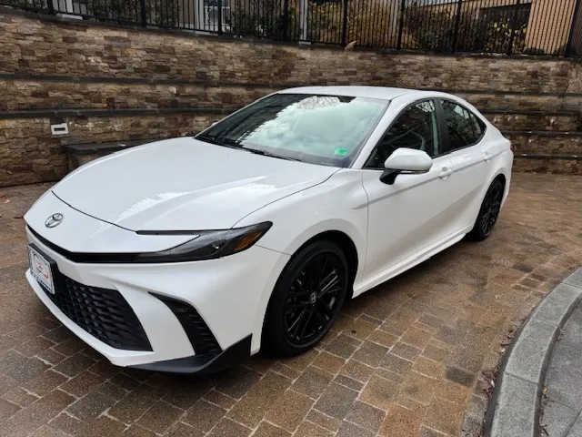 White 2025 TOYOTA CAMRY HYBRID SE for sale in Arlington, VA