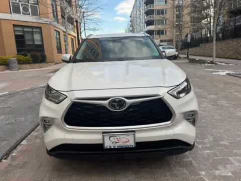 Photos of 2020 TOYOTA HIGHLANDER XLE for sale in Arlington, VA at C&G Imports