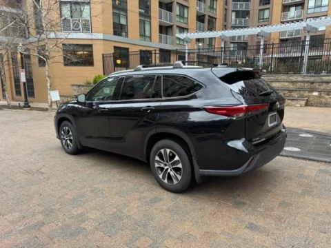 More photos of 2022 TOYOTA HIGHLANDER XLE/NAV at C&G Imports, VA