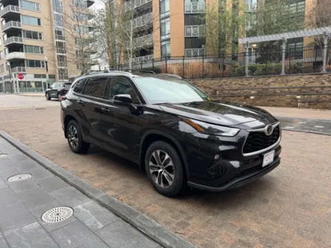 Another view of 2022 TOYOTA HIGHLANDER XLE/NAV for sale in Arlington, VA at C&G Imports