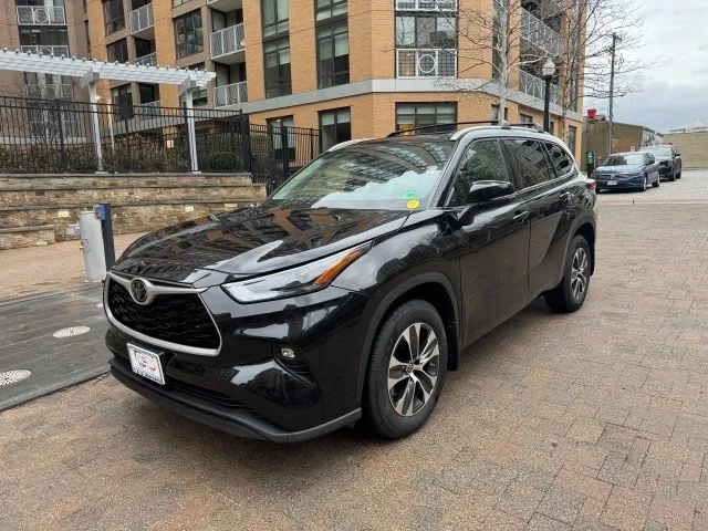2022 Toyota Highlander XLE's photo