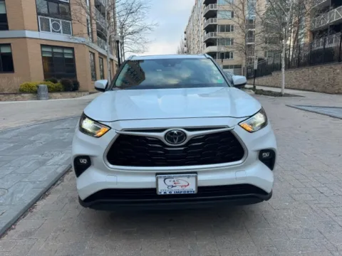 Photos of 2023 TOYOTA HIGHLANDER XLE for sale in Arlington, VA at C&G Imports