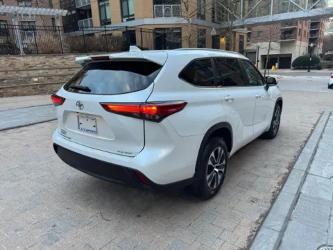 More photos of 2023 TOYOTA HIGHLANDER XLE at C&G Imports, VA