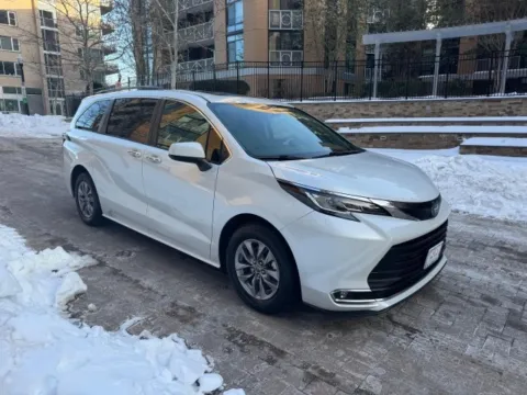 Another view of 2022 TOYOTA SIENNA HYBRID XLE for sale in Arlington, VA at C&G Imports