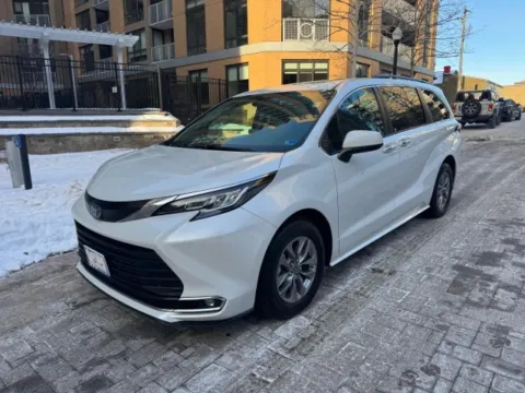 White 2022 TOYOTA SIENNA HYBRID XLE for sale in Arlington, VA