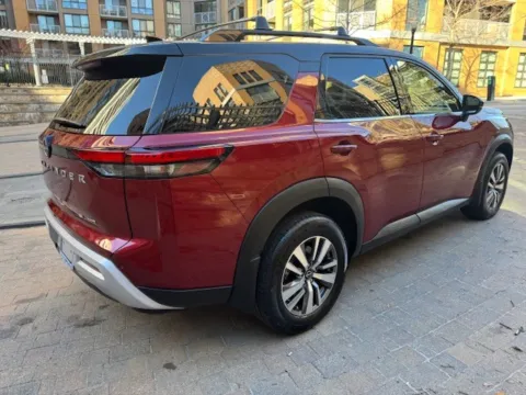 More photos of 2022 NISSAN PATHFINDER SL at C&G Imports, VA