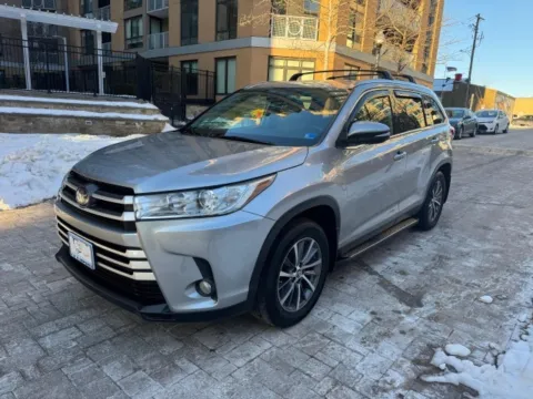 Silver 2019 TOYOTA HIGHLANDER XLE for sale in Arlington, VA