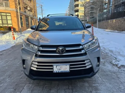 Photos of 2019 TOYOTA HIGHLANDER XLE for sale in Arlington, VA at C&G Imports