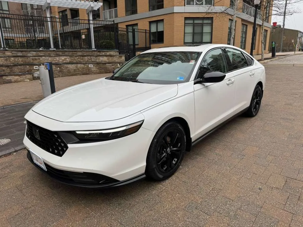 White 2025 HONDA ACCORD SE for sale in Arlington, VA