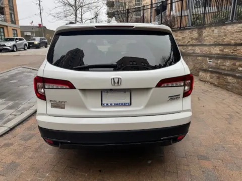 More photos of 2022 HONDA PILOT SE at C&G Imports, VA