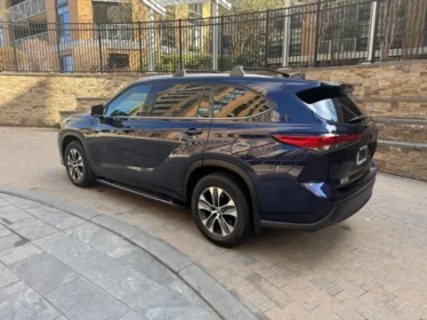 More photos of 2022 TOYOTA HIGHLANDER XLE NAV at C&G Imports, VA