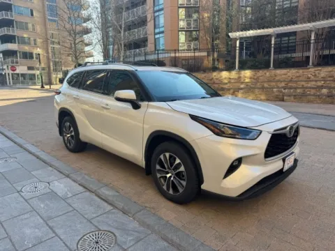 Another view of 2022 TOYOTA HIGHLANDER XLE for sale in Arlington, VA at C&G Imports