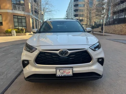 Photos of 2022 TOYOTA HIGHLANDER XLE for sale in Arlington, VA at C&G Imports