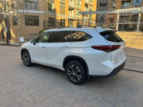 More photos of 2022 TOYOTA HIGHLANDER XLE at C&G Imports, VA
