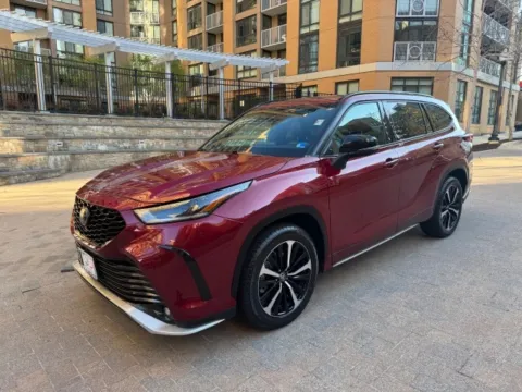 Red 2022 TOYOTA HIGHLANDER XSE for sale in Arlington, VA