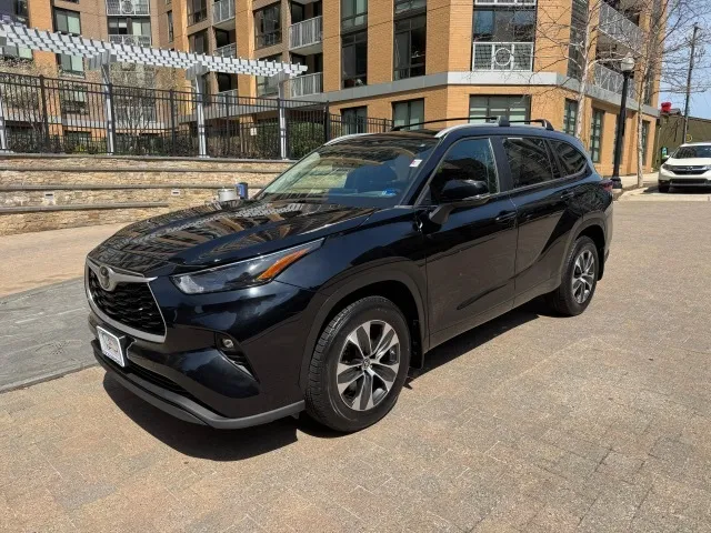Black 2023 TOYOTA HIGHLANDER XLE for sale in Arlington, VA