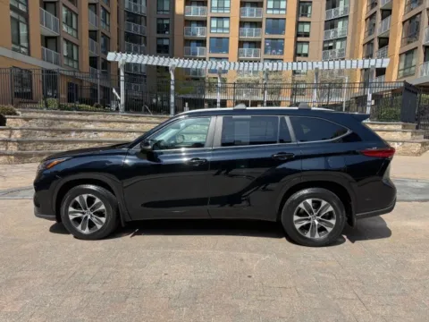 More photos of 2023 TOYOTA HIGHLANDER XLE at C&G Imports, VA
