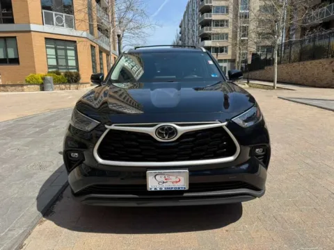 Photos of 2023 TOYOTA HIGHLANDER XLE for sale in Arlington, VA at C&G Imports