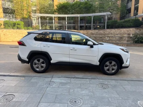 More photos of 2022 TOYOTA RAV4 XLE at C&G Imports, VA
