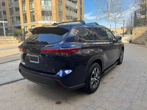 More photos of 2022 TOYOTA HIGHLANDER XLE NAV at C&G Imports, VA