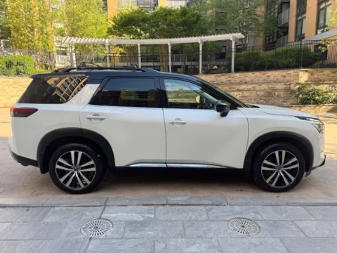 More photos of 2023 NISSAN PATHFINDER PLATINUM at C&G Imports, VA