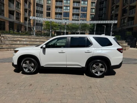 More photos of 2023 HONDA PILOT EX-L at C&G Imports, VA