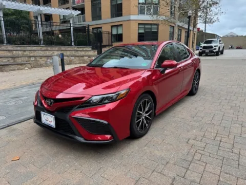 Red 2022 TOYOTA CAMRY SE for sale in Arlington, VA