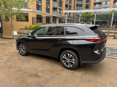 More photos of 2023 TOYOTA HIGHLANDER XLE at C&G Imports, VA