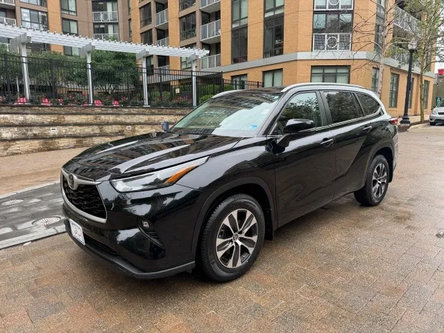 Black 2023 TOYOTA HIGHLANDER XLE for sale in Arlington, VA